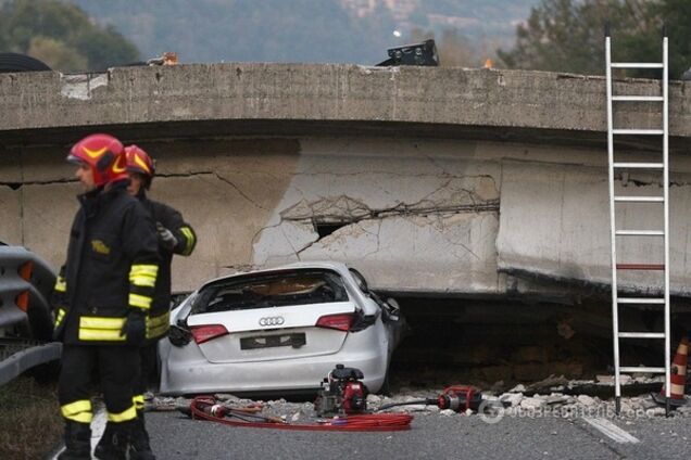 Обрушился мост