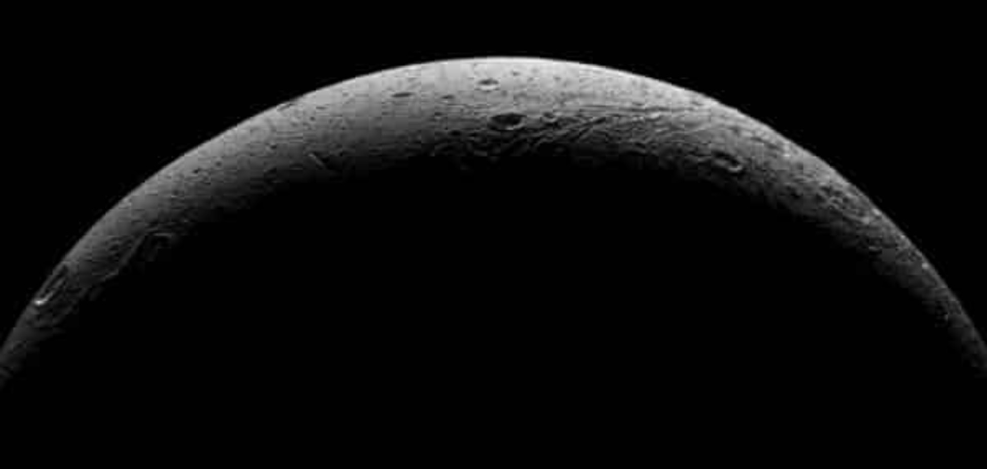 Диона - естественный спутник Сатурна