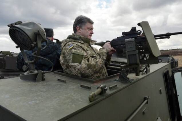 Петр Порошенко на БТРе