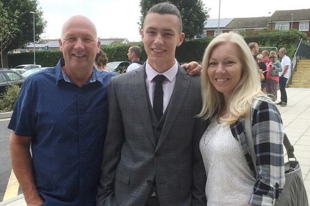 Сэм Стэннард с родителями