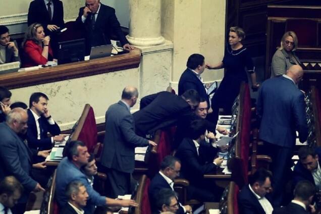 В ВР поймали троих кнопкодавов