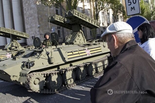 Террористы \'ДНР\' с боевой техникой