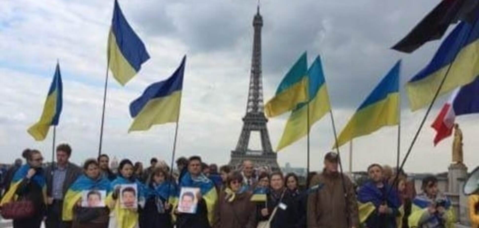 Акція на підтримку Сущенка в Парижі