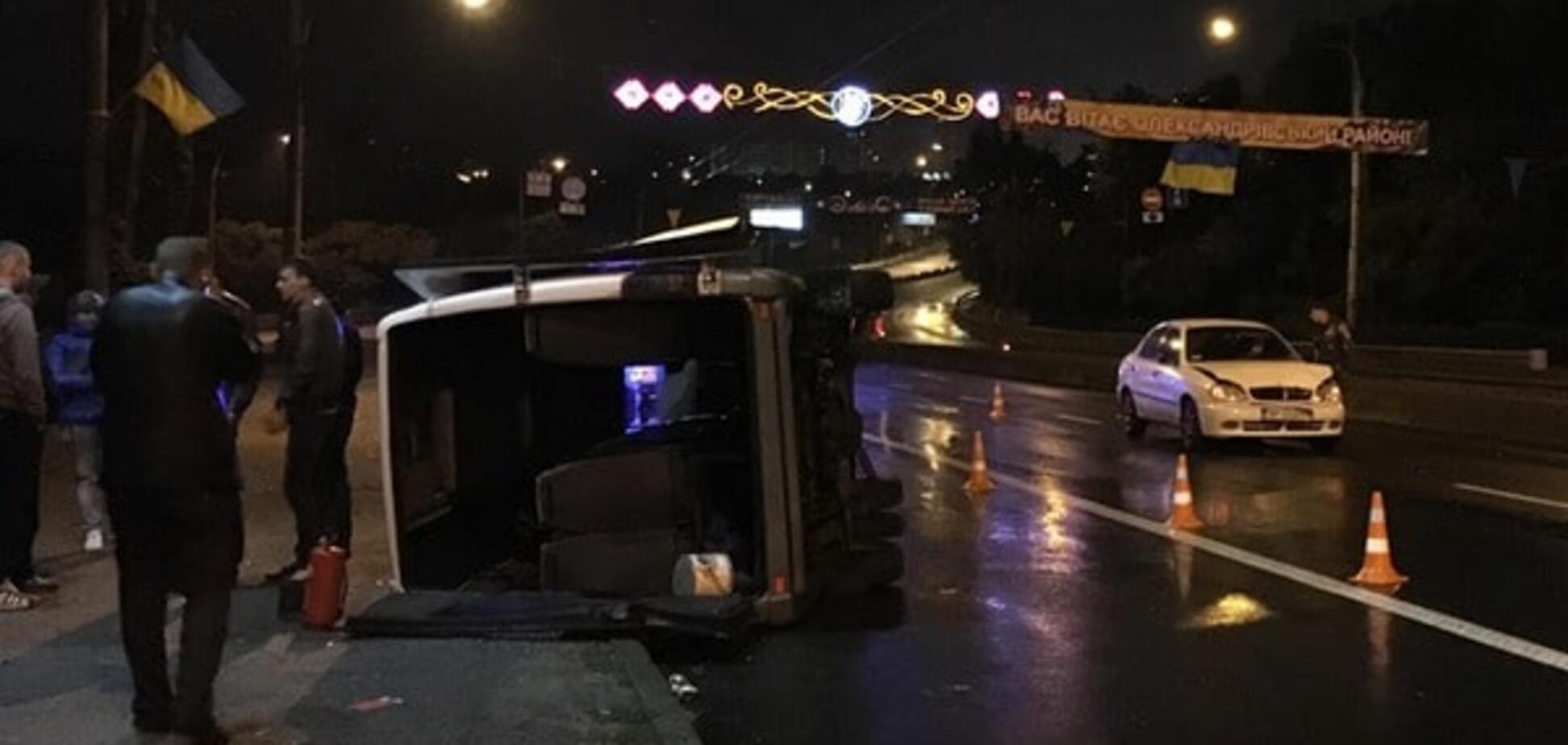 В Запорожье перевернулась маршрутка