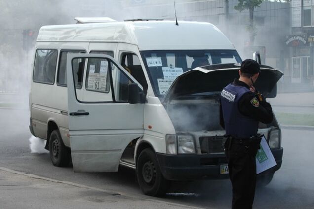 Запорожца под угрозой расправы пытались ограбить в маршрутке