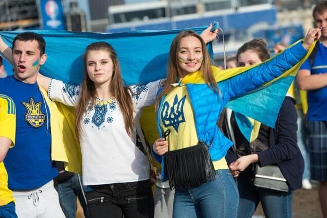 українці