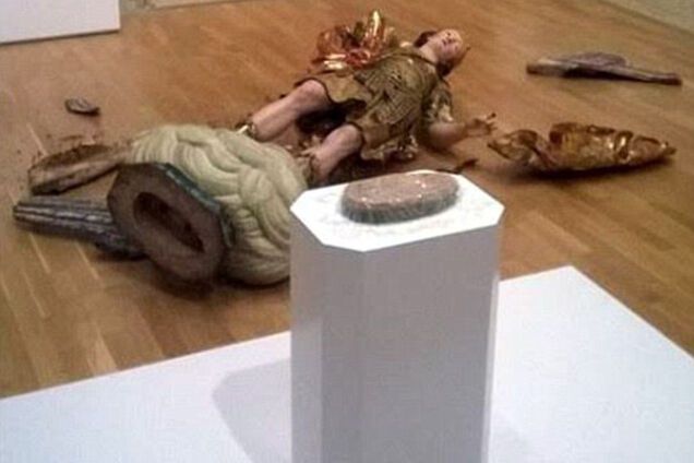 статуя Архангела Михаила