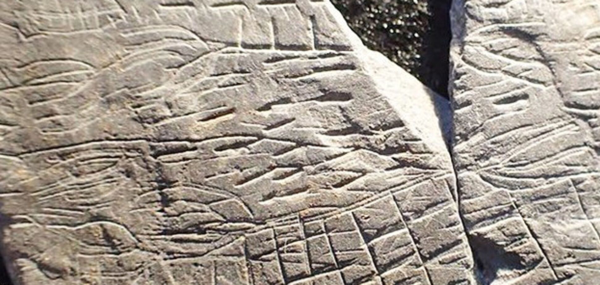 Археологи обнаружили уникальную каменную карту 