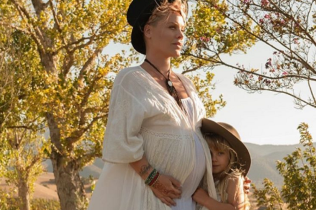 Пинк с дочерью