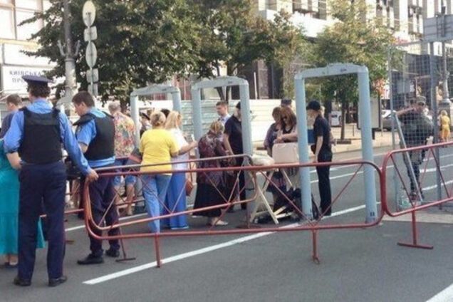 Киев парад металлоискатели