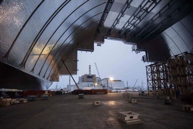 Надвижение арки в Чернобыльской АЭС
