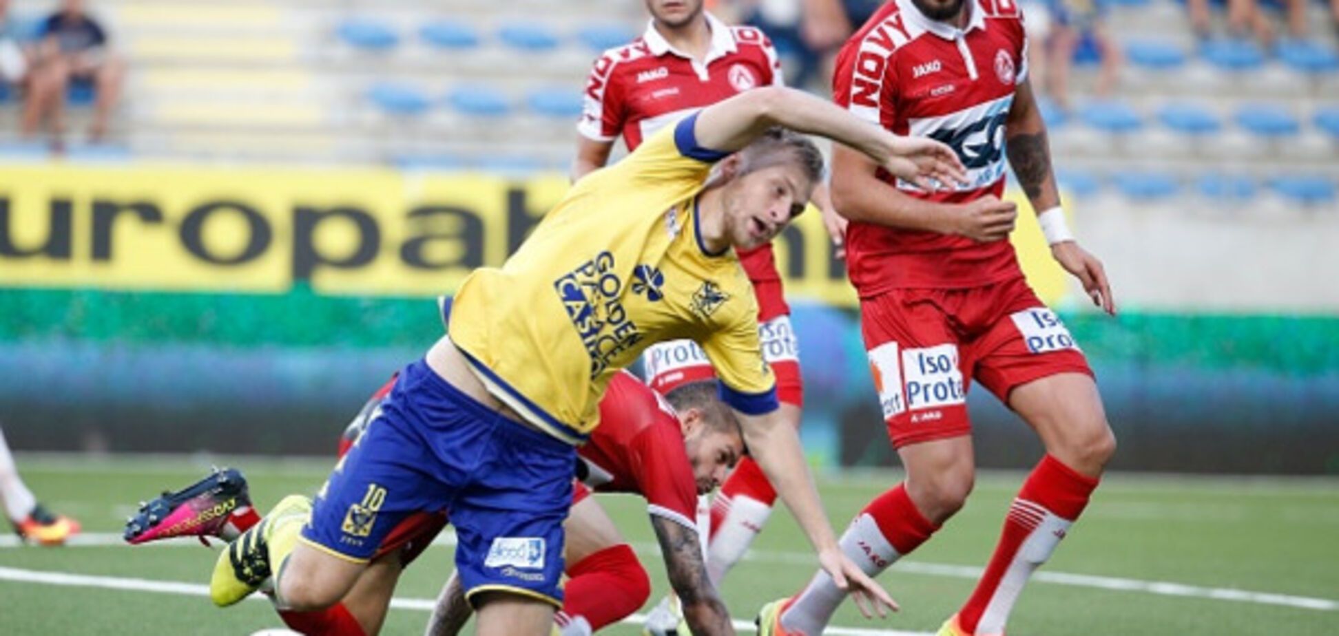 Роман Безус