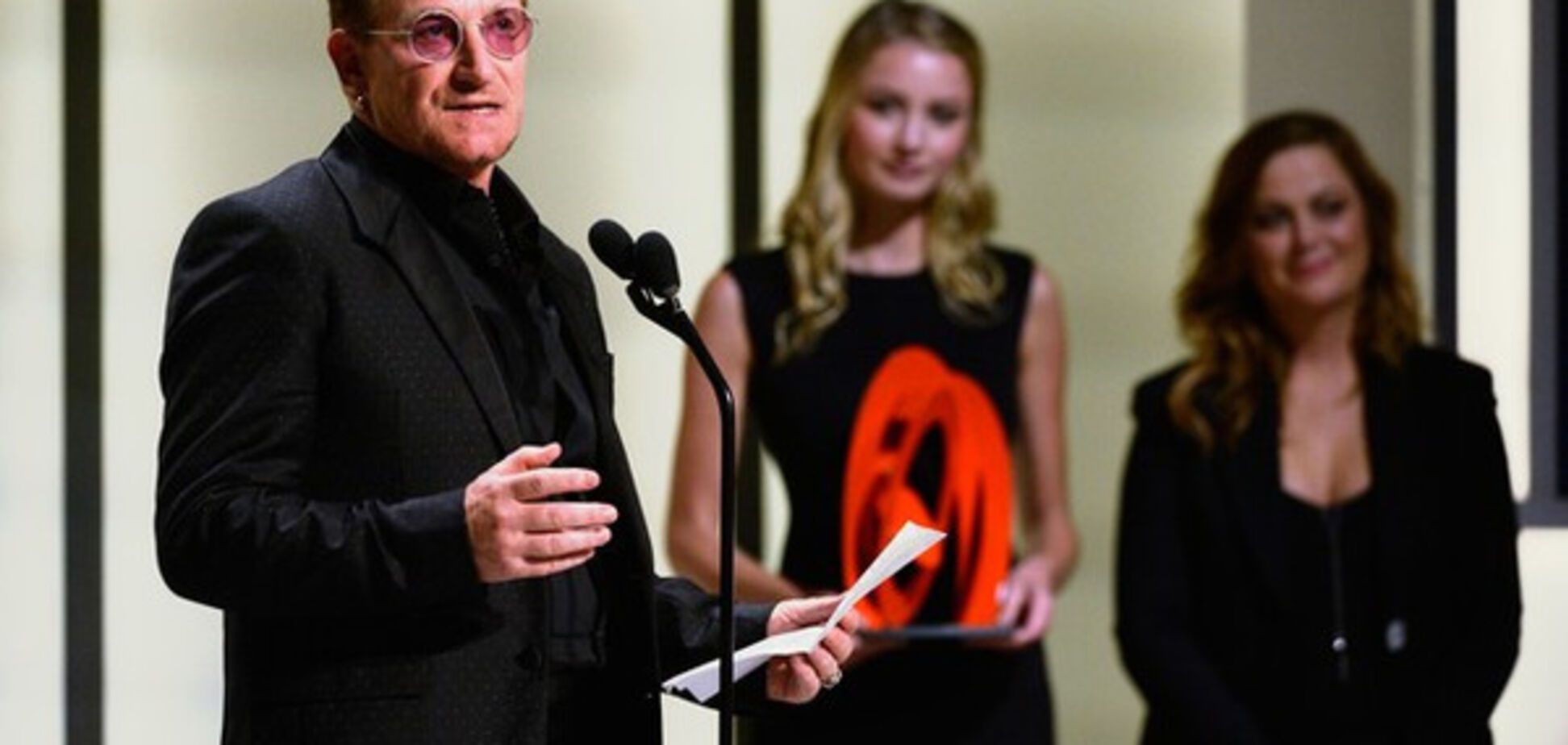 лидер группы U2 Боно