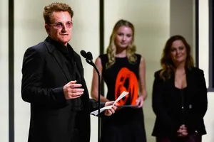 лидер группы U2 Боно