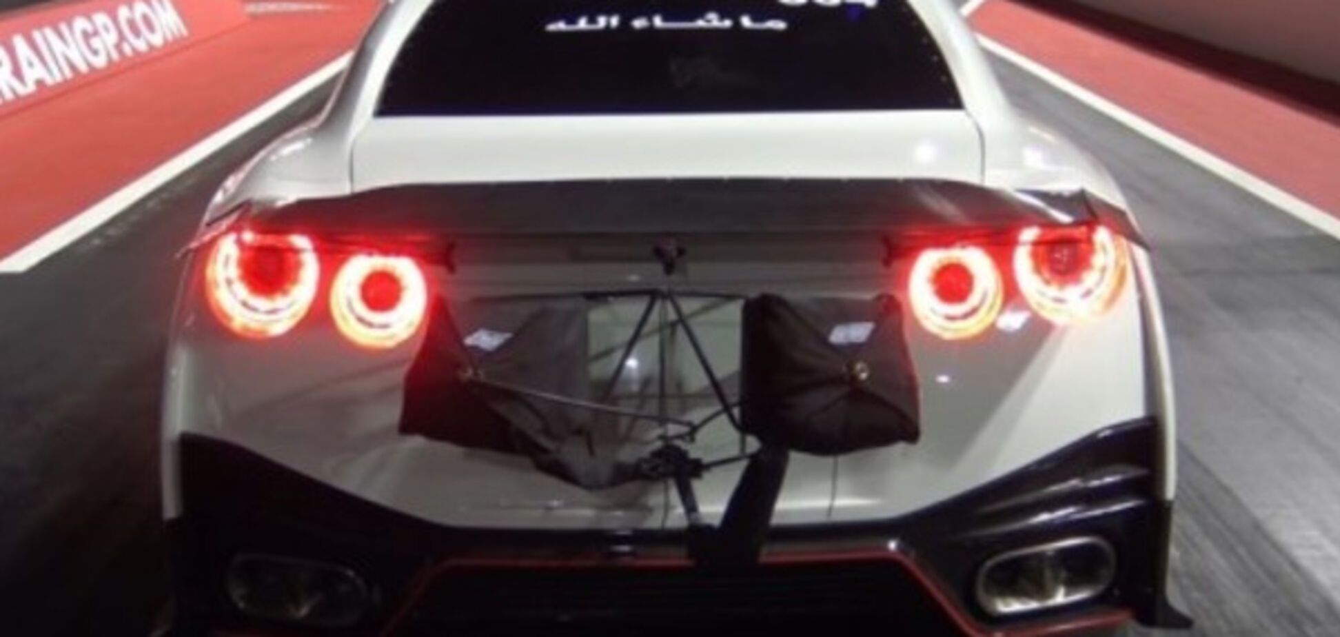 Nissan GT-R by EKanooRacing