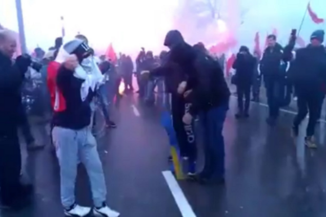 сожжение флага Украины Польша