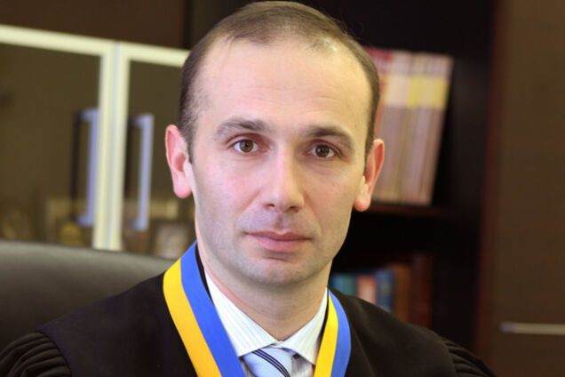 Артур Емельянов