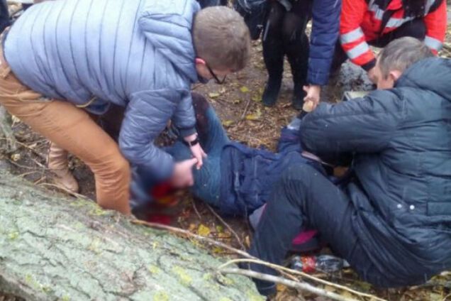 В Ужгороде на школьницу упало дерево