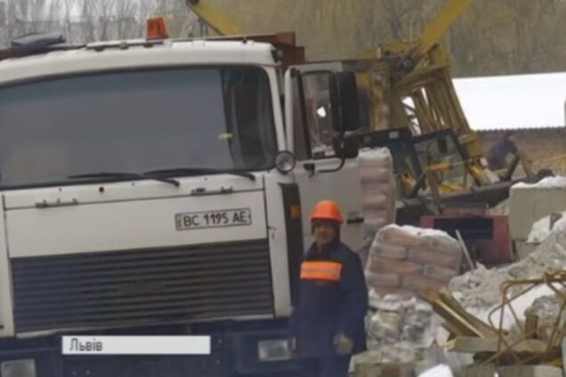 У Львові впав будівельний кран