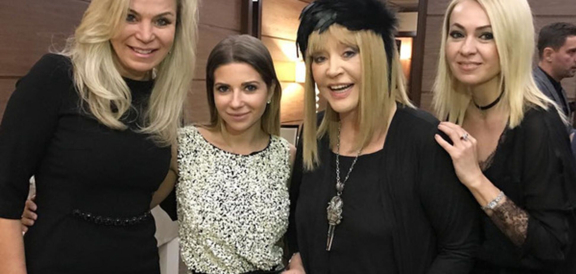 Алла Пугачева с подругами