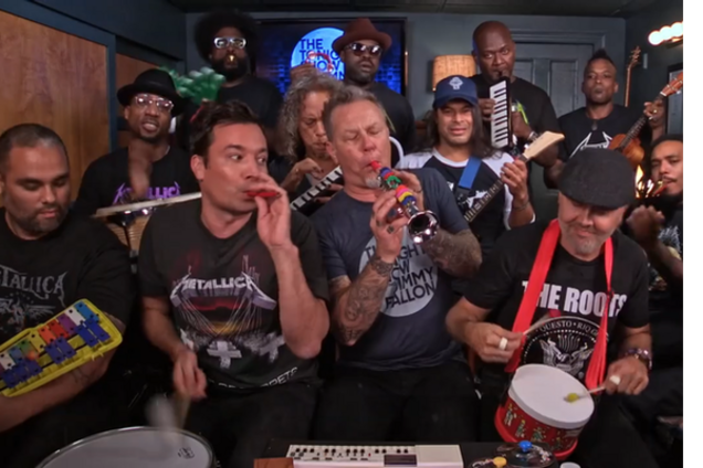 Metallica сыграла свой хит на игрушечных инструментах