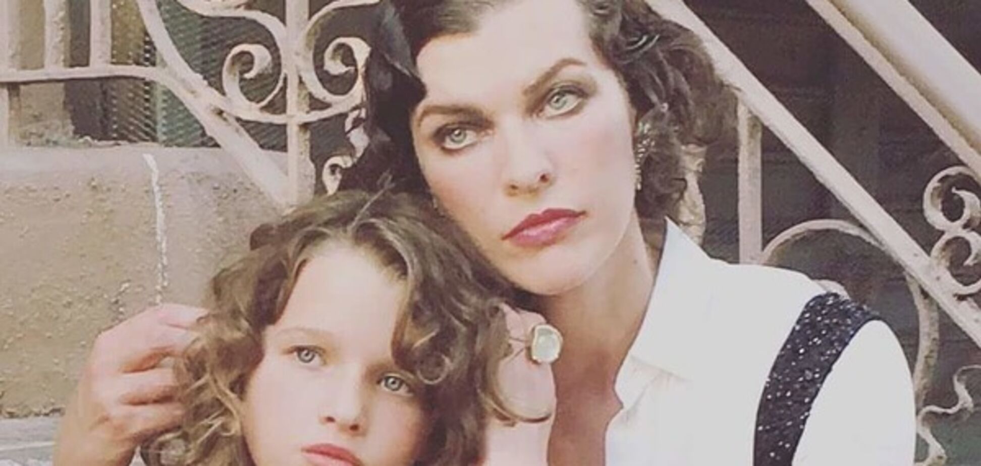 Милла Йовович со старшей дочерью