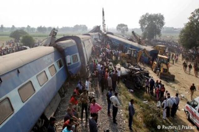 104 загиблих внаслідок аварії потяга в Індії