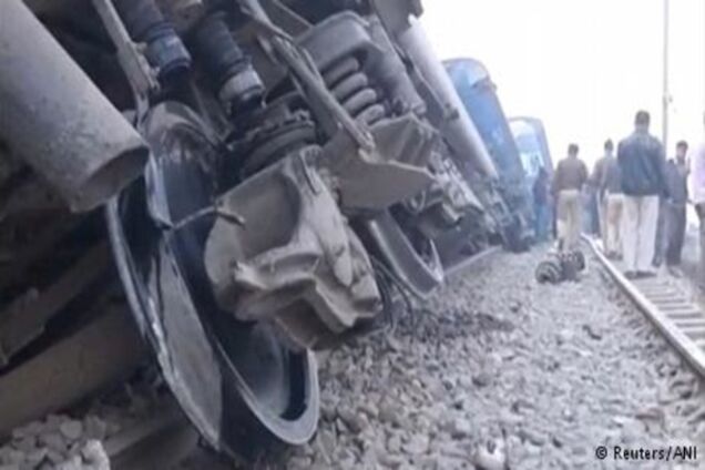 Залізнична катастрофа в Індії: загинули 90 людей