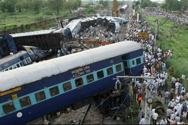 Крушение поезда в Индии