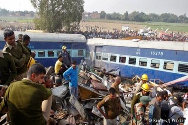 Залізнична катастрофа в Індії: кількість жертв зросла до 133