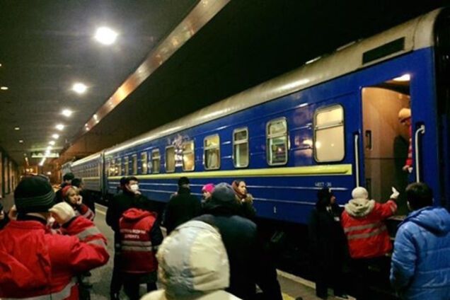 Больных детей доставили поездом в Киев