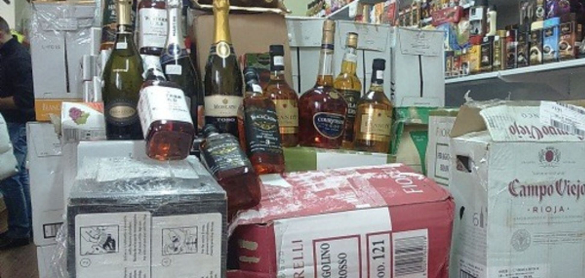 Запорожские налоговики изъяли 700 литров алкоголя 'вне закона'