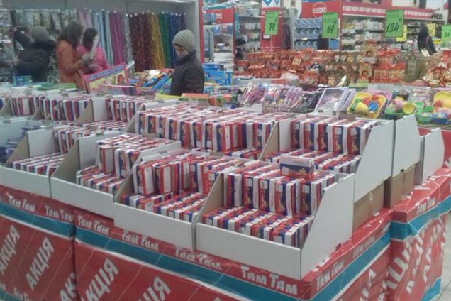 Товар із триколором Росії