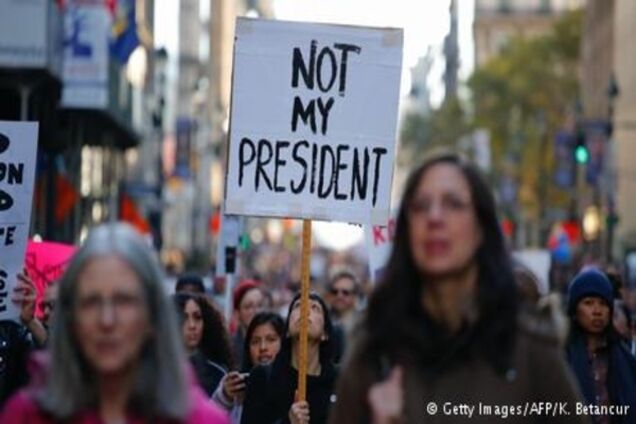 ЗМІ: Клінтон закликають інціювати перерахунок голосів у ключових штатах