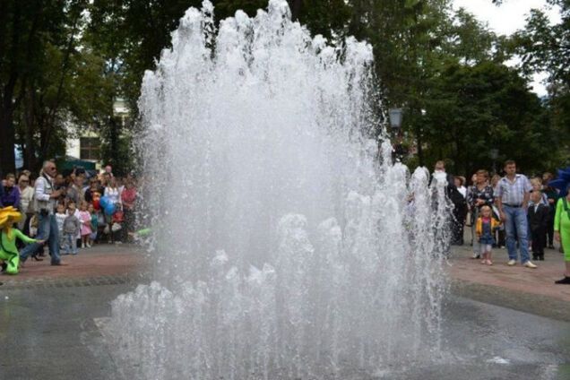 У Сумах кинули 'замерзати' фонтан у центрі міста