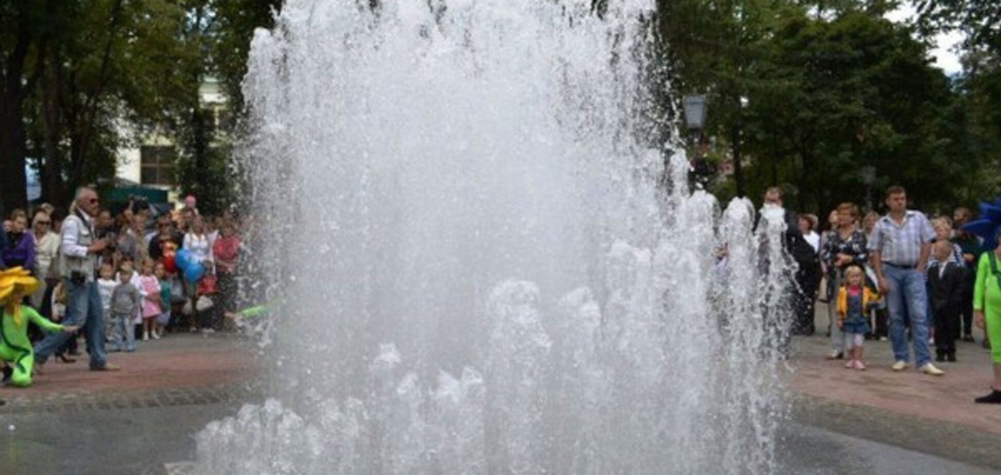 У Сумах кинули 'замерзати' фонтан у центрі міста