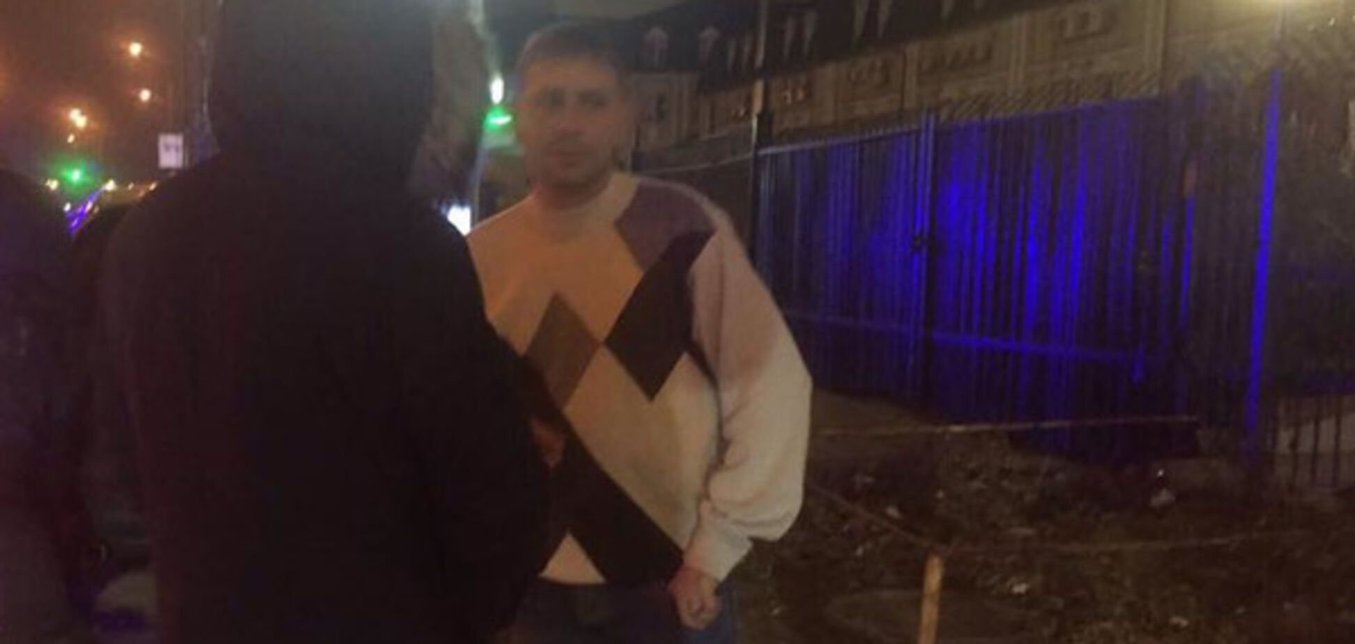 'Порешать на месте' не удалось: в Киеве полиция с погоней задержала пьяных СБУшников. Фоторепортаж