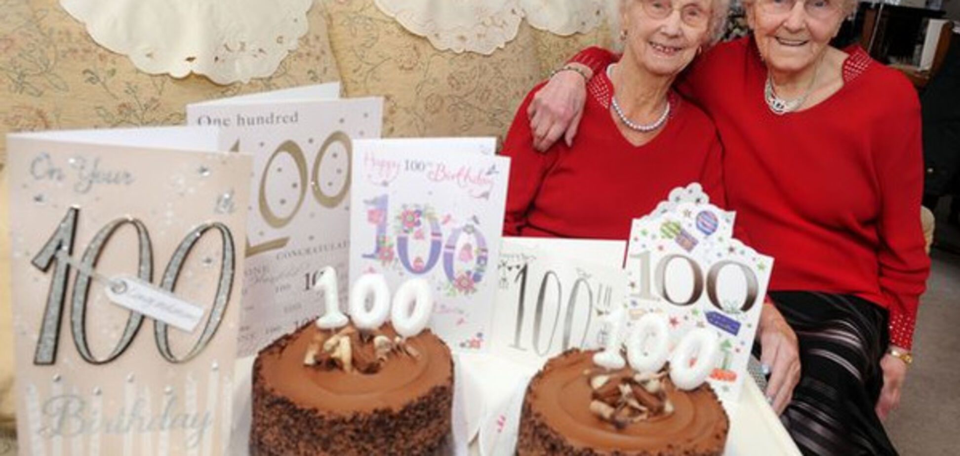 Ирен Крамп (Irene Crump) и Филлис Джонс (Phyllis Jones)