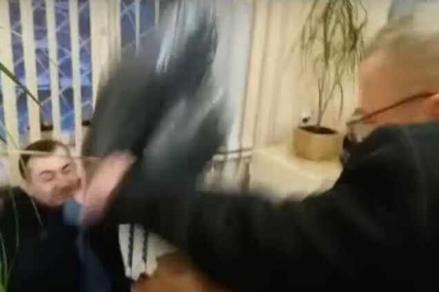 В Запорожской области руководителя Госгеокадастра засыпали землёй