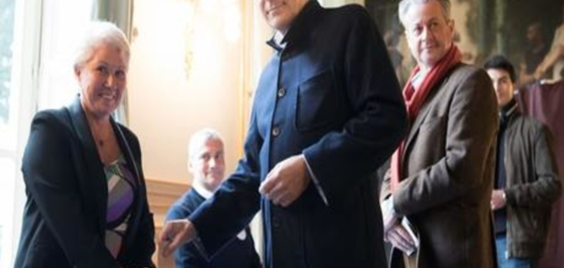 Консерватор Фійон лідирує на праймеріз французьких 'республіканців'