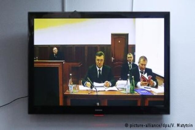 Янукович знайшов винних у розвалі України