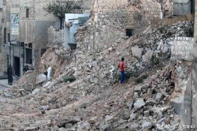 Спостерігачі: Близько 10 тисяч цивільних утекли від бойових дій в Алеппо