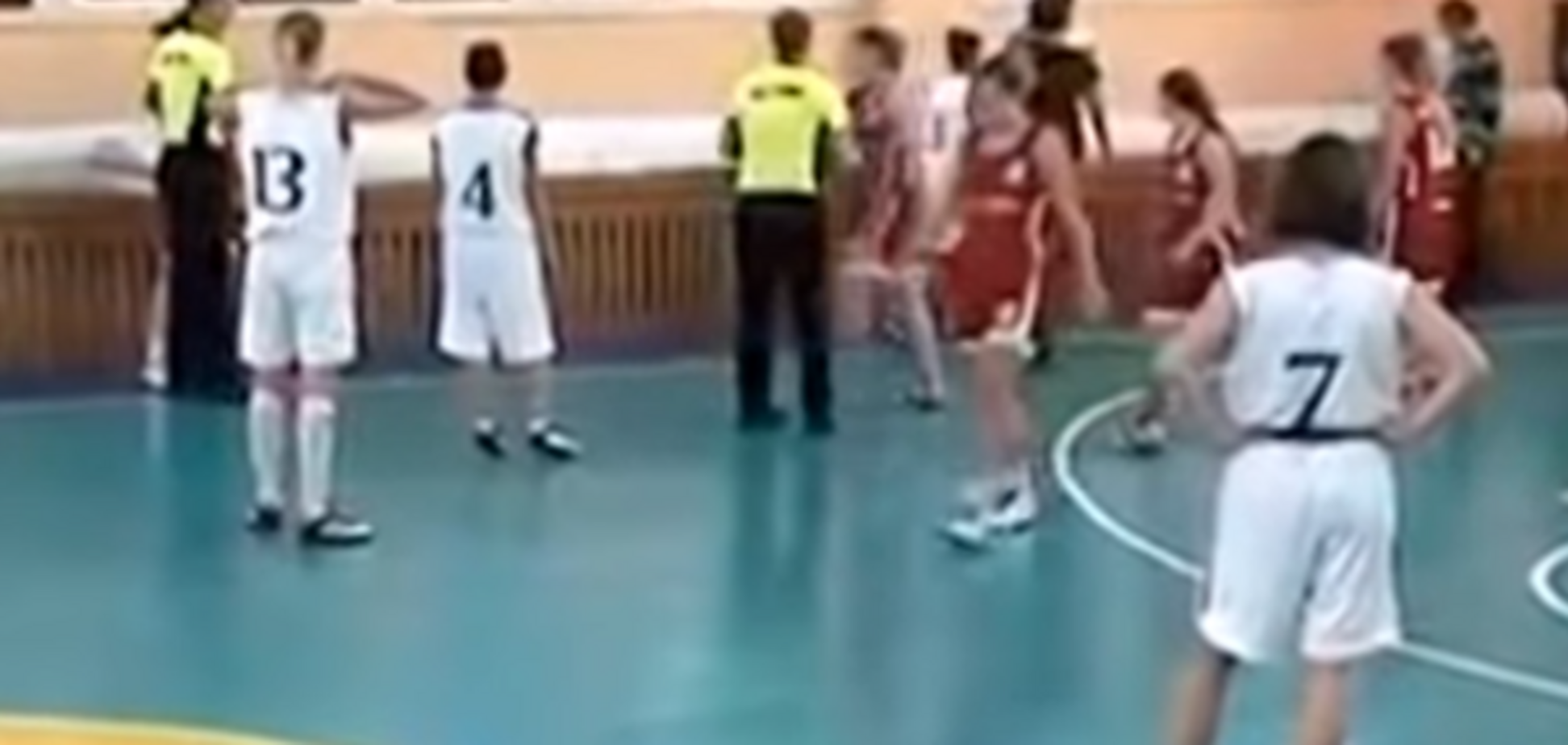 Дівчата влаштували бійку під час матчу чемпіонату України з баскетболу
