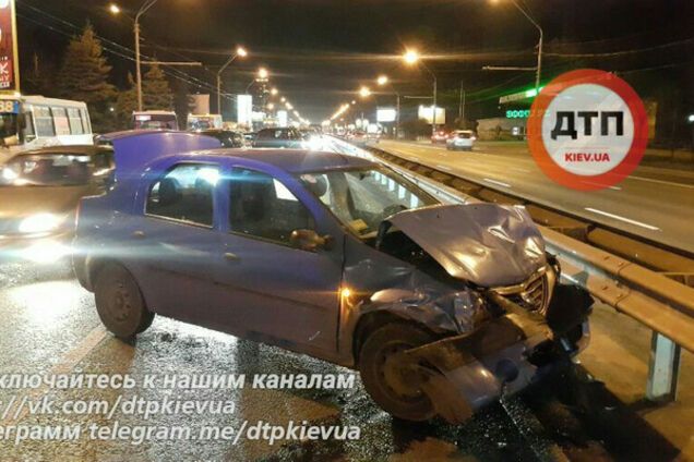 Возле киевского зоопарка произошло масштабное ДТП