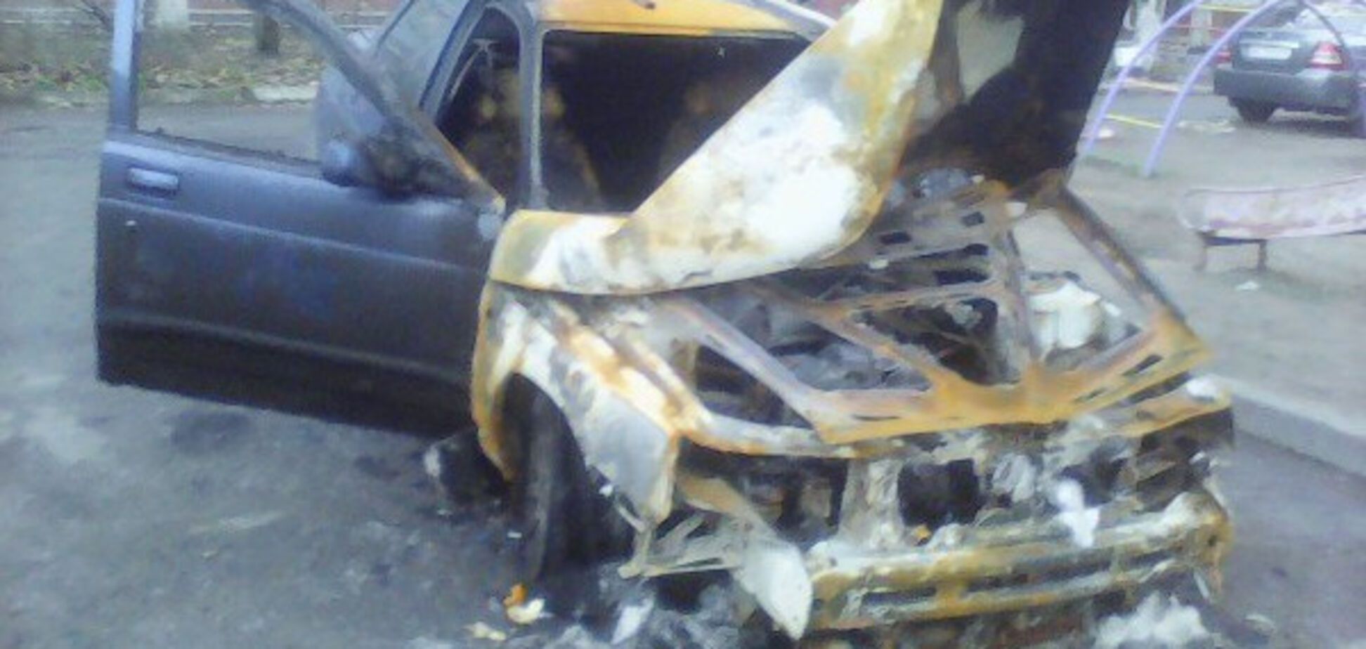 В Хортицком районе Запорожья сгорел автомобиль