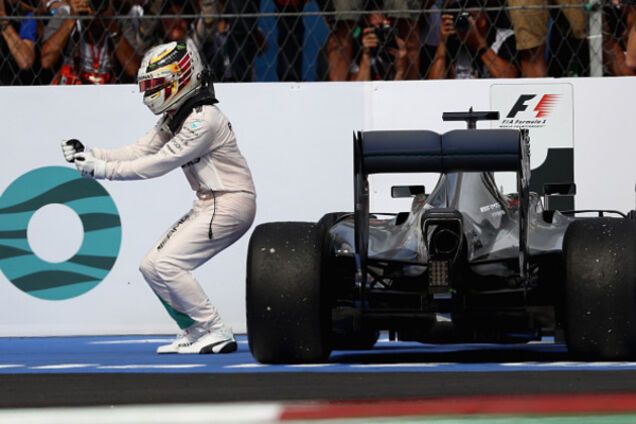 Чемпион Формулы-1 шокировал своим бесстрашием: видеофакт