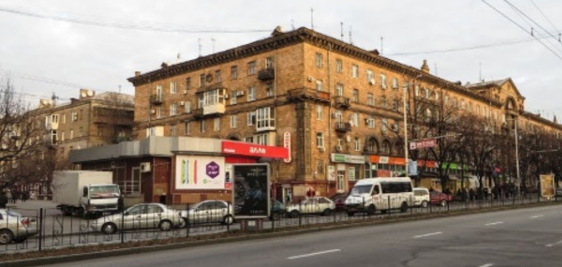 В Запорожье возле остановки столкнулись две маршрутки