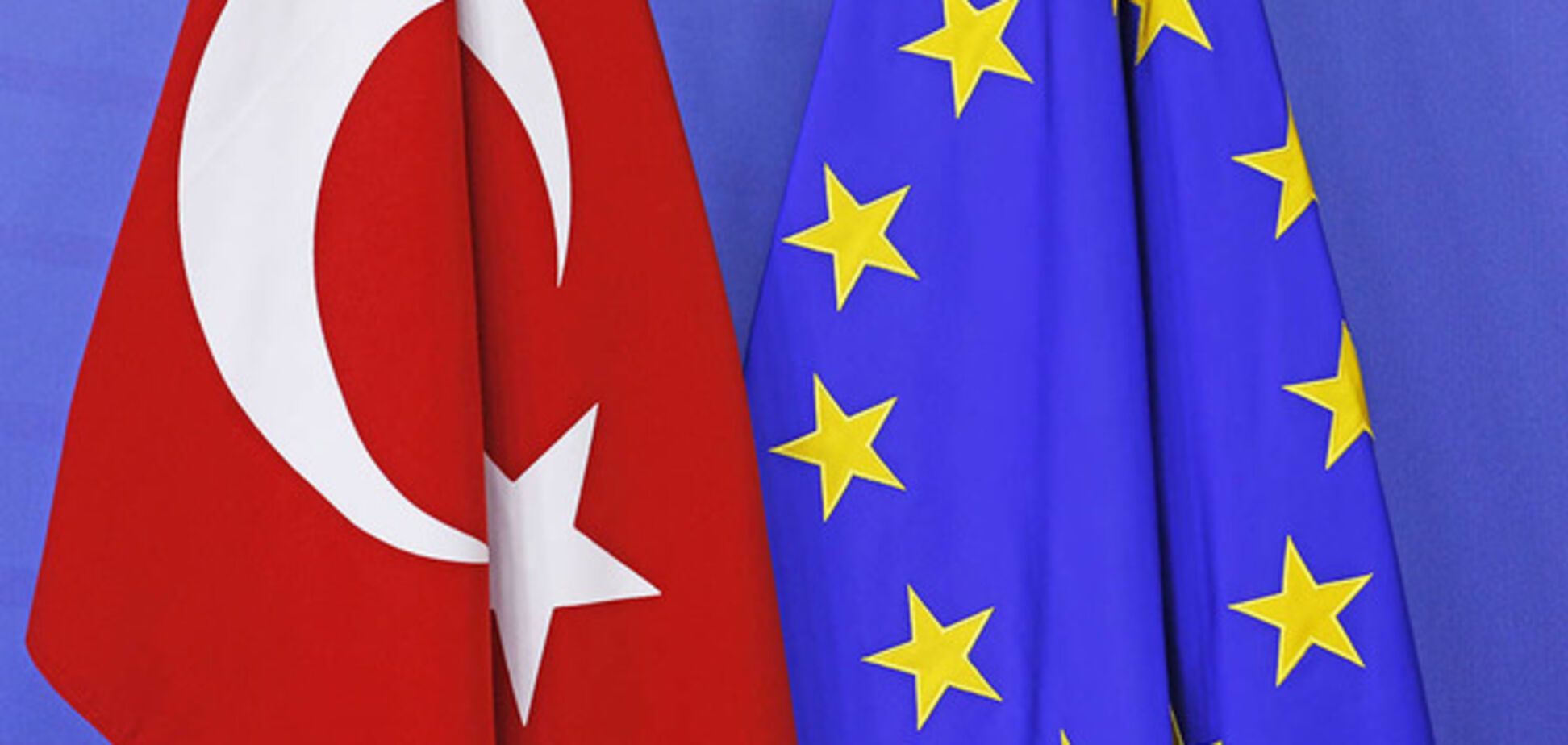 Флаги Турции и ЕС