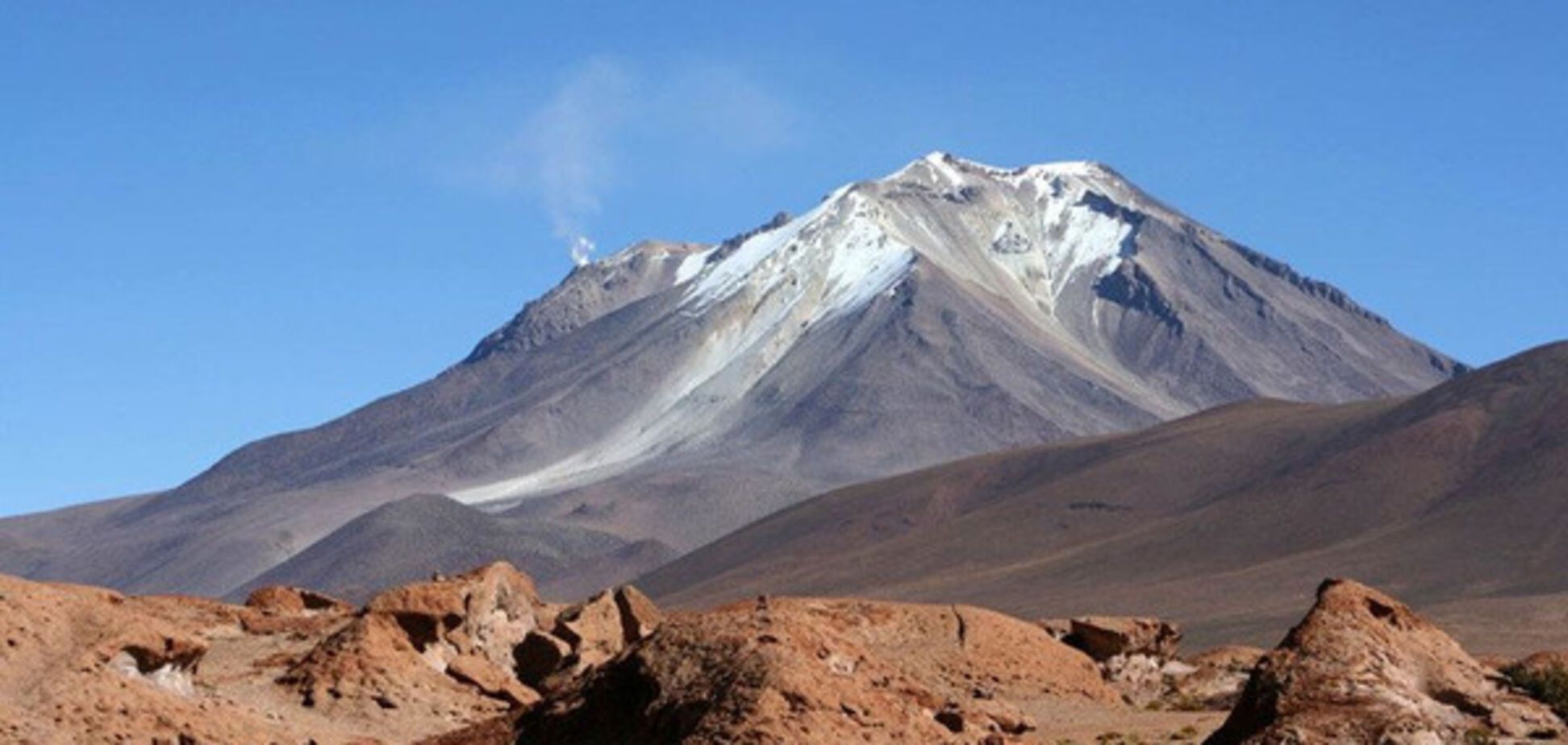 Вулкан Утурунку в Андах Боливии