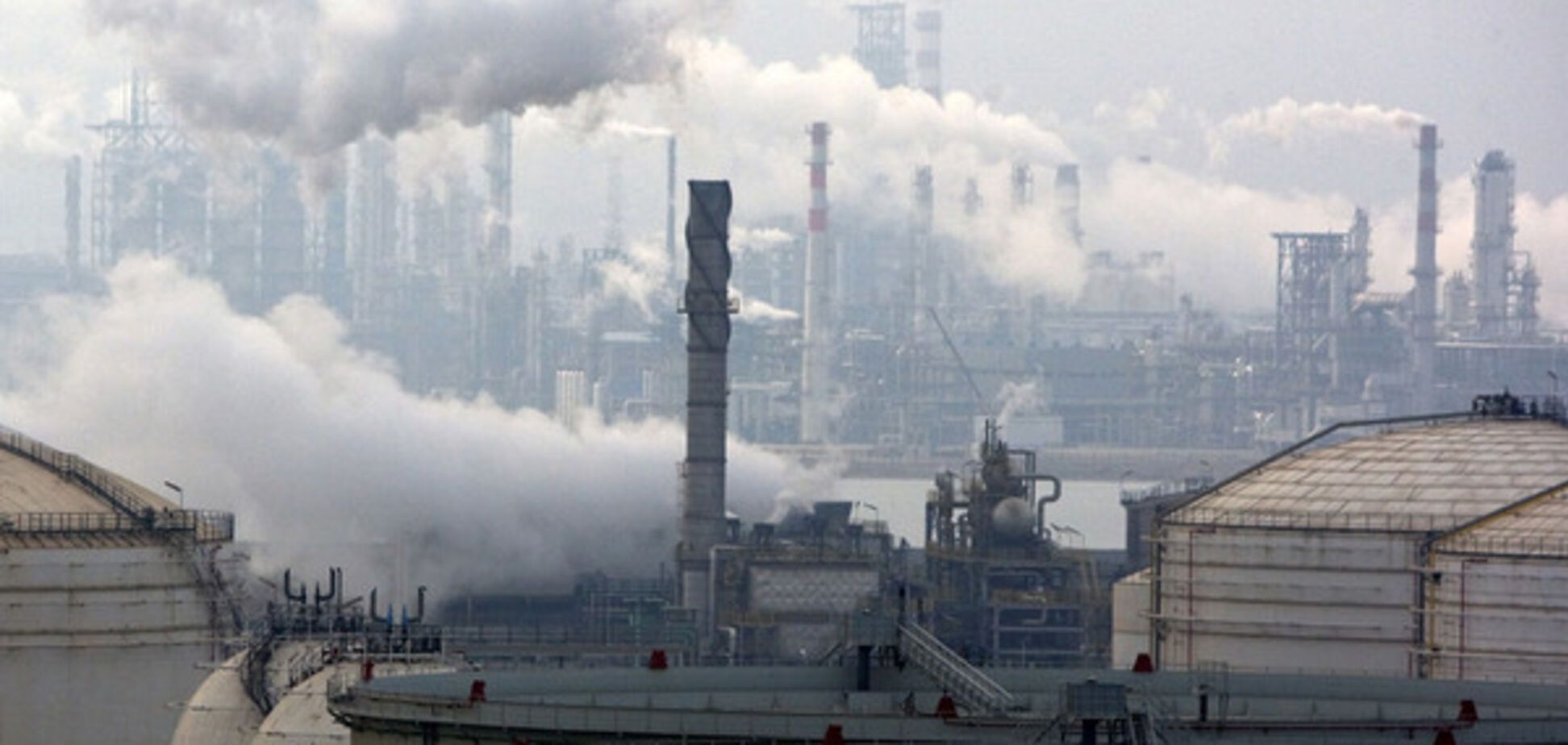 'Вызывает рак и портит озон': Китай 'засекли' на использовании запрещенных веществ 